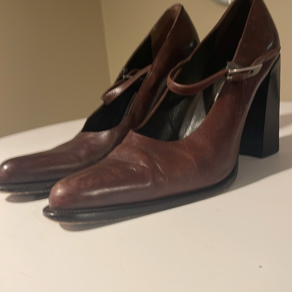 Brown leather pumps previously worn in excellent condition size 6 1/2 - Picture 2 of 13